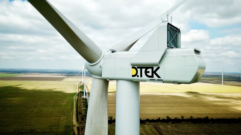 Скандал із маніпуляціями цільовими коштами, залученими «Укренерго» для погашення заборгованості перед виробниками зеленої електроенергії, спричинив зниження рейтингу ДТЕК ВДЕ