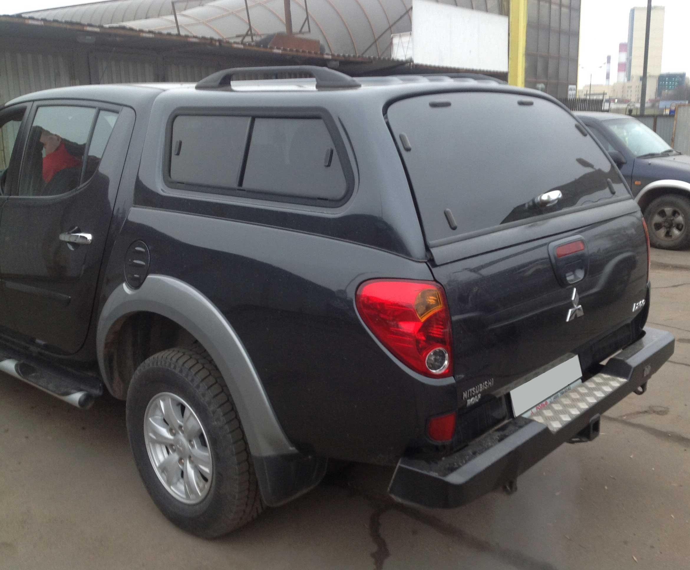 ДТЕК ВДЕ передав автомобіль на потреби територіальної оборони Миколаєва