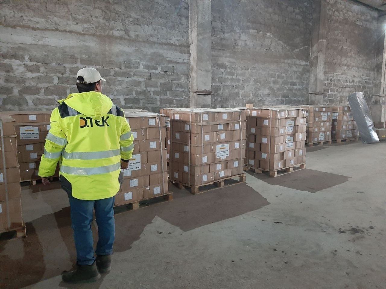 ДТЕК ВДЕ передав 8 тонн тушкованого м'яса та одяг для військових Миколаєва