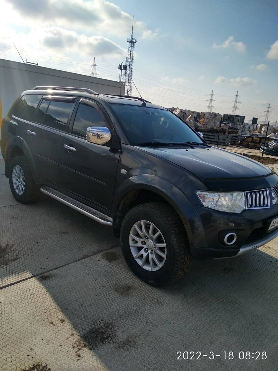 ДТЕК ВДЕ передав прикордонникам позашляховик, електрогенератор та комп'ютерну техніку