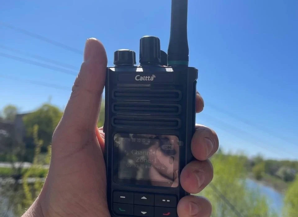 ДТЕК ВДЕ передав 10 портативних рацій прикордонникам ДТЕК ВДЕ передав 10 портативних рацій прикордонникам