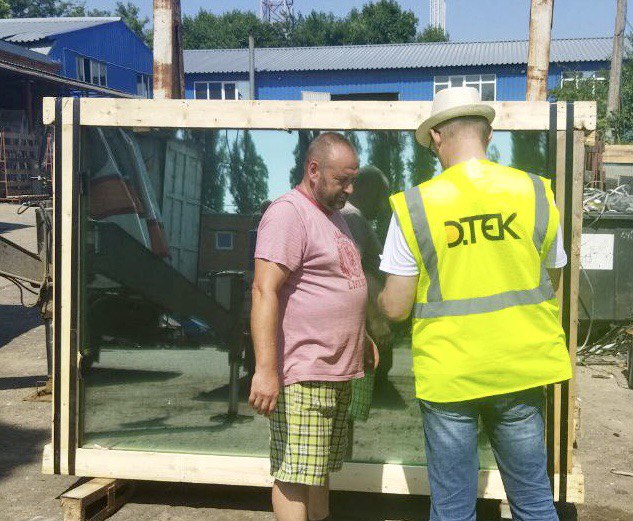 ДТЕК ВДЕ продовжує надавати гуманітарну підтримку Миколаївщині: доставлено віконне скло