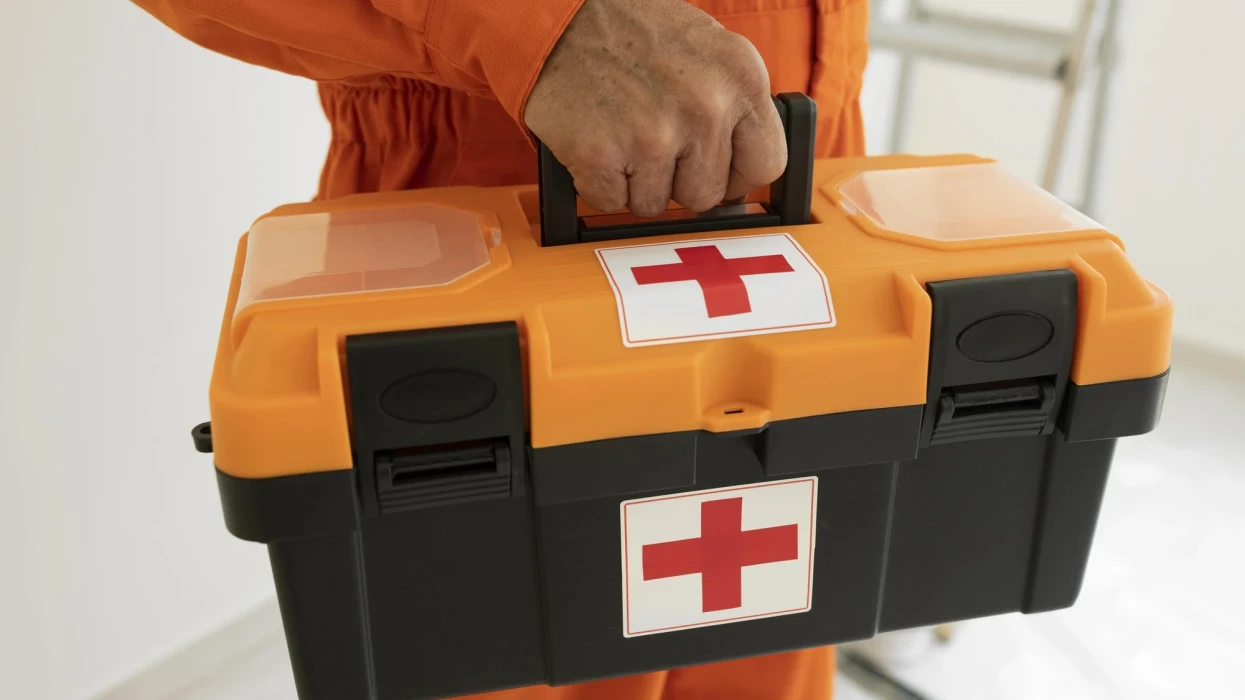 Тактичні аптечки, пауербанки, спальники: ДТЕК ВДЕ передав допомогу для військових Тактичні аптечки, пауербанки, спальники: ДТЕК ВДЕ передав допомогу для військових