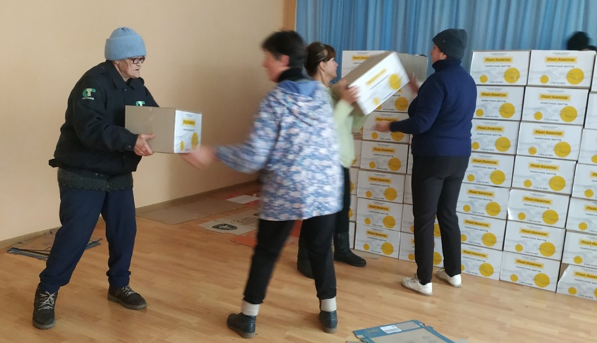 ДТЕК ВДЕ та Фонд Ріната Ахметова надали 3600 продуктових наборів Великоолександрівській громаді