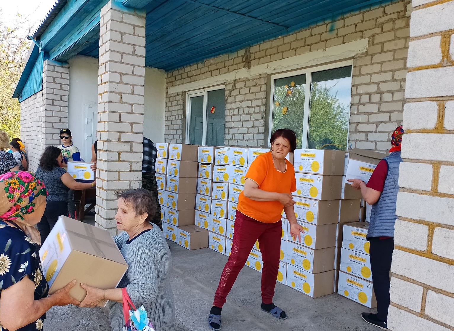 The village of Tryfonivka, liberated from russian occupation, receives one more aid from DTEK Renewables and Rinat Akhmetov Foundation