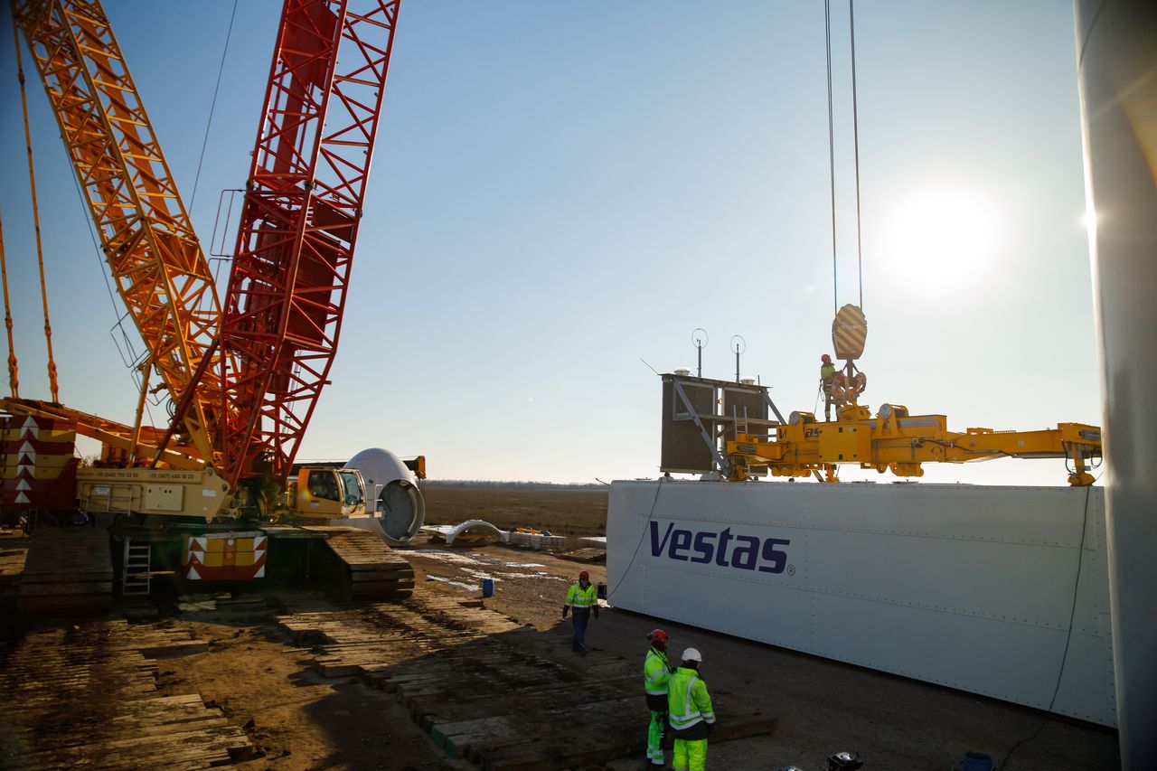 Дозаливка фундаментів та пошук фінансування: як продовжується проєкт ДТЕК Тилігульської ВЕС