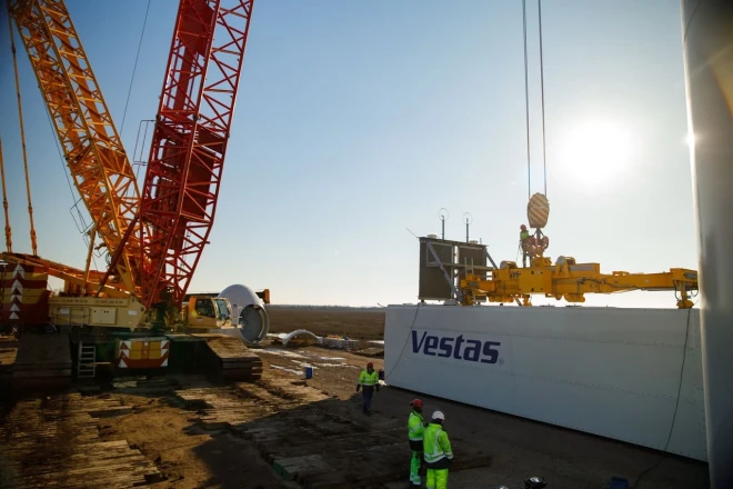 Дозаливка фундаментів та пошук фінансування: як продовжується проєкт ДТЕК Тилігульської ВЕС