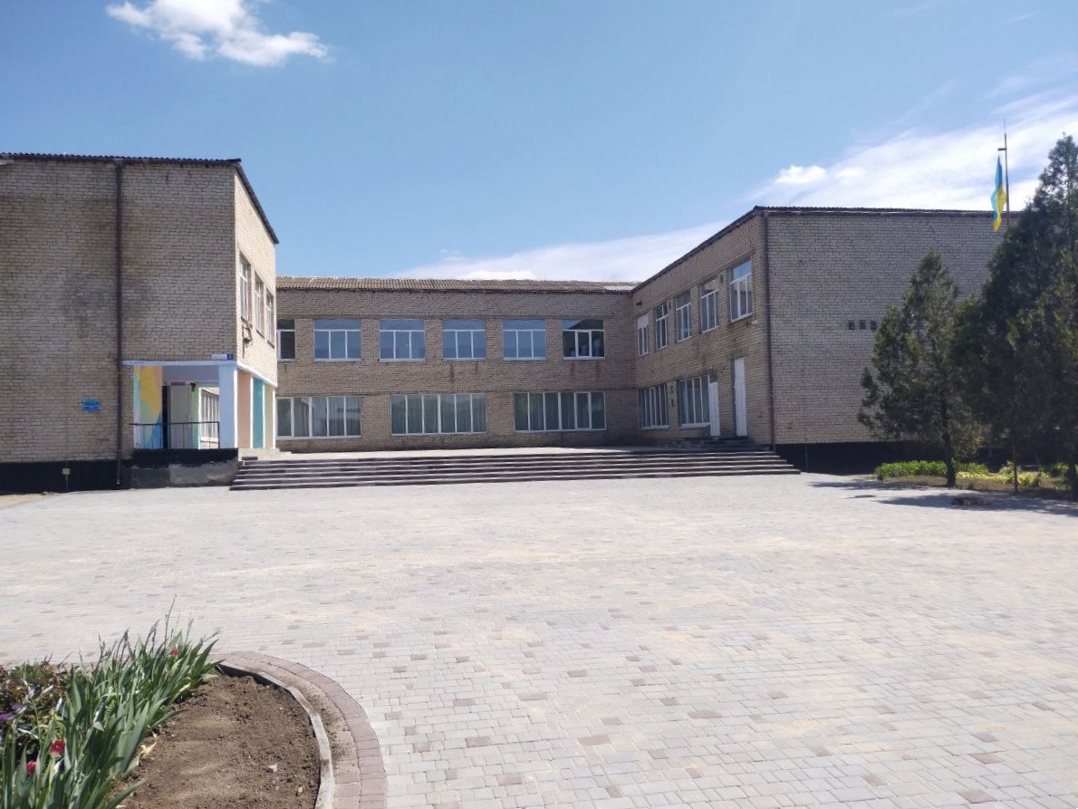 ДТЕК ВДЕ профінансував поточний ремонт подвір’я в Краснопільському ліцеї