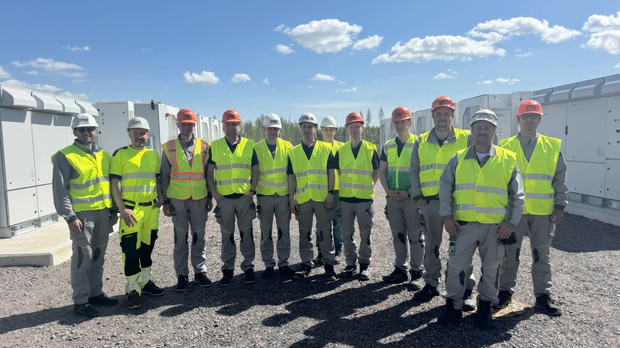 В ДТЕК ВДЕ пройшли професійний курс з управління установками зберігання енергії Fluence В ДТЕК ВДЕ пройшли професійний курс з управління установками зберігання енергії Fluence