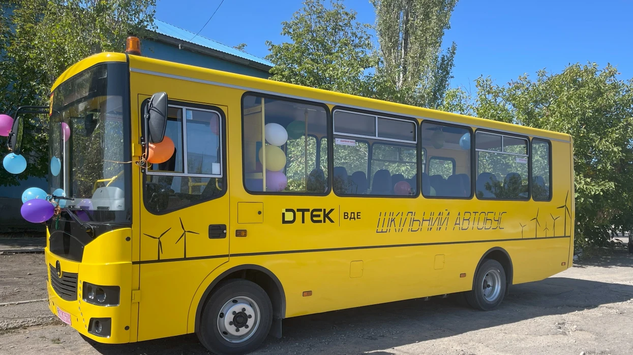 ДТЕК ВДЕ передав для школярів Анатолівки новий автобус