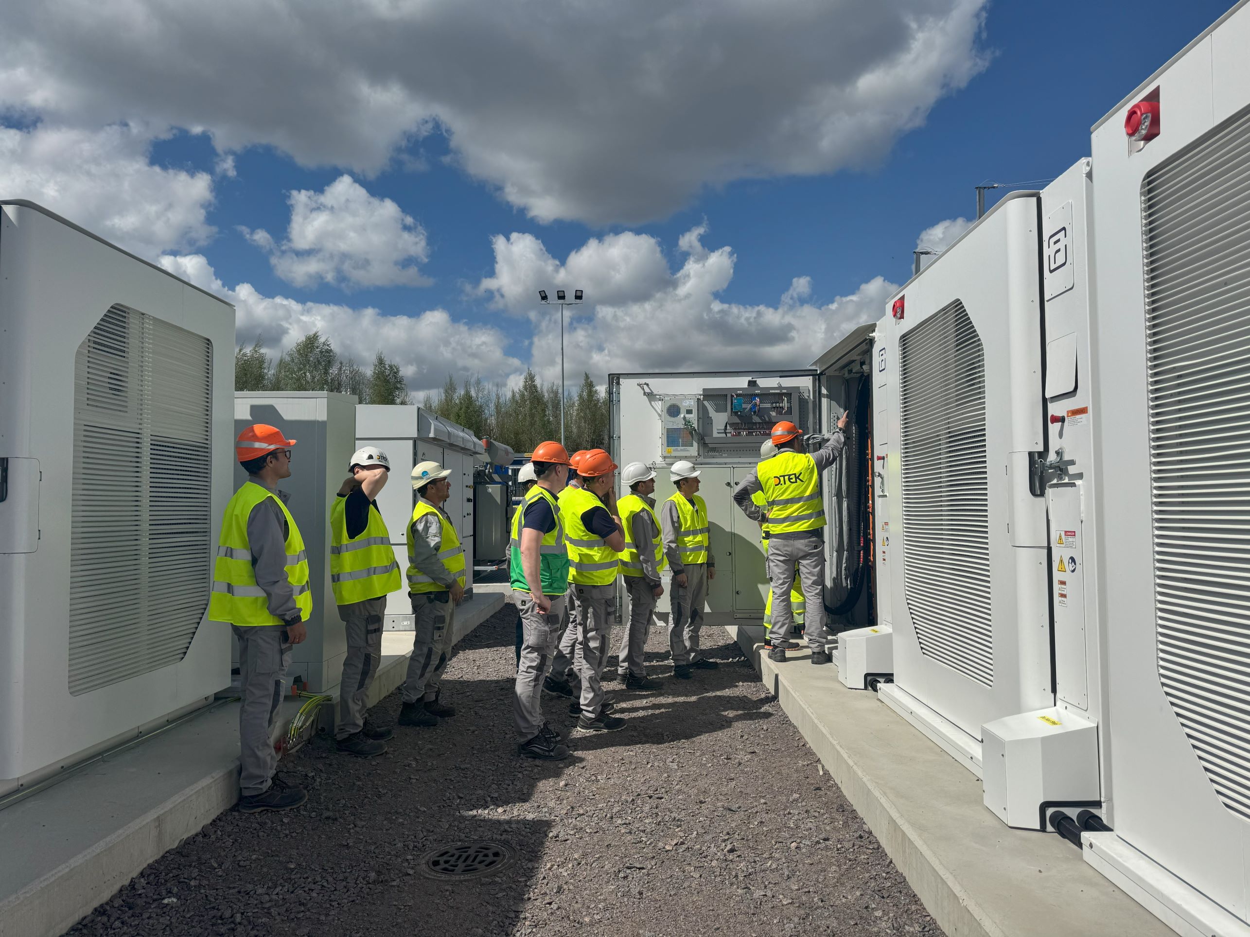 DTEK Renewables Completes Professional Energy Storage System Management Course with Fluence.  1